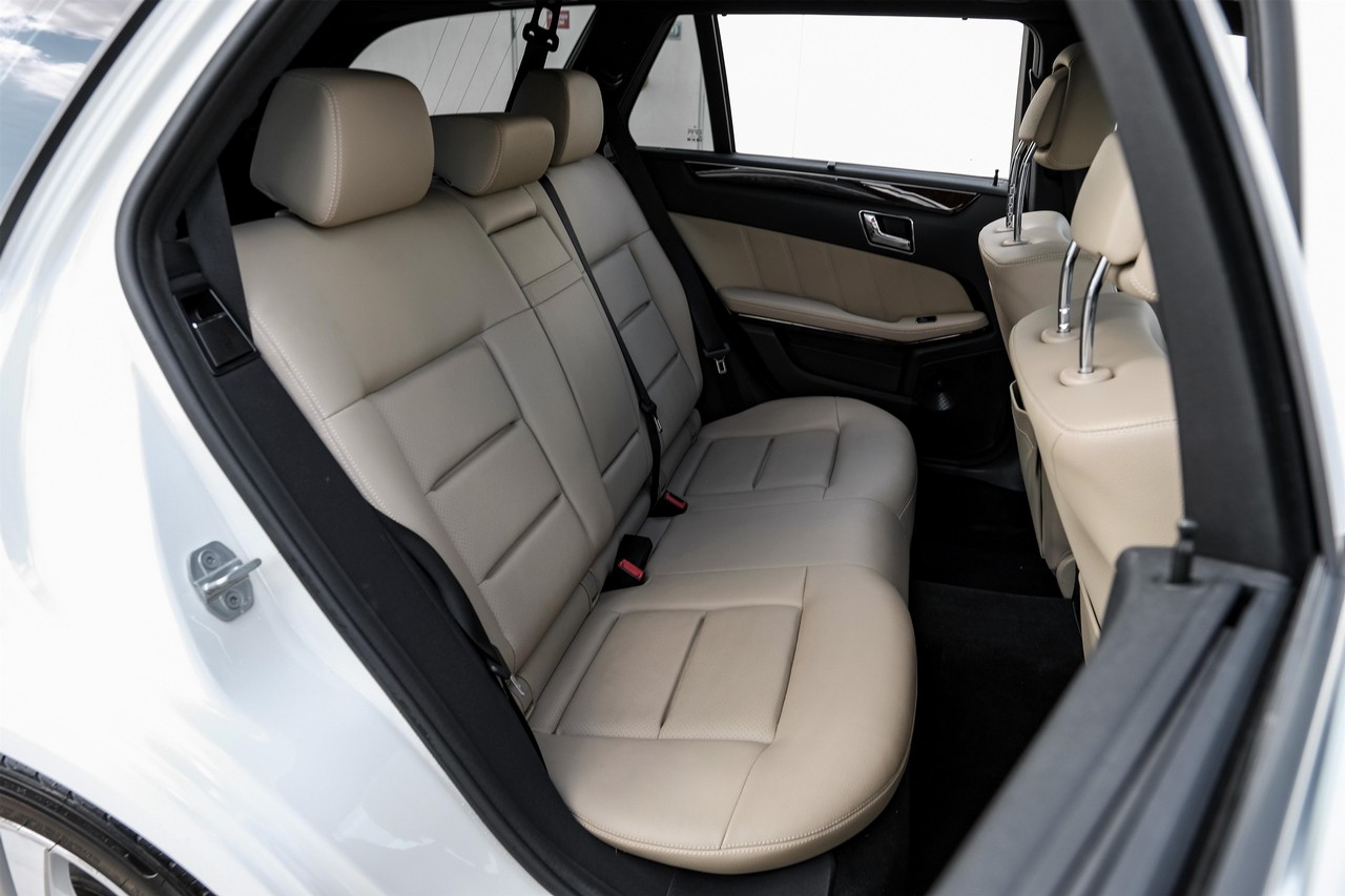 Mercedes-Benz E-Class Vehicle Main Gallery Image 29