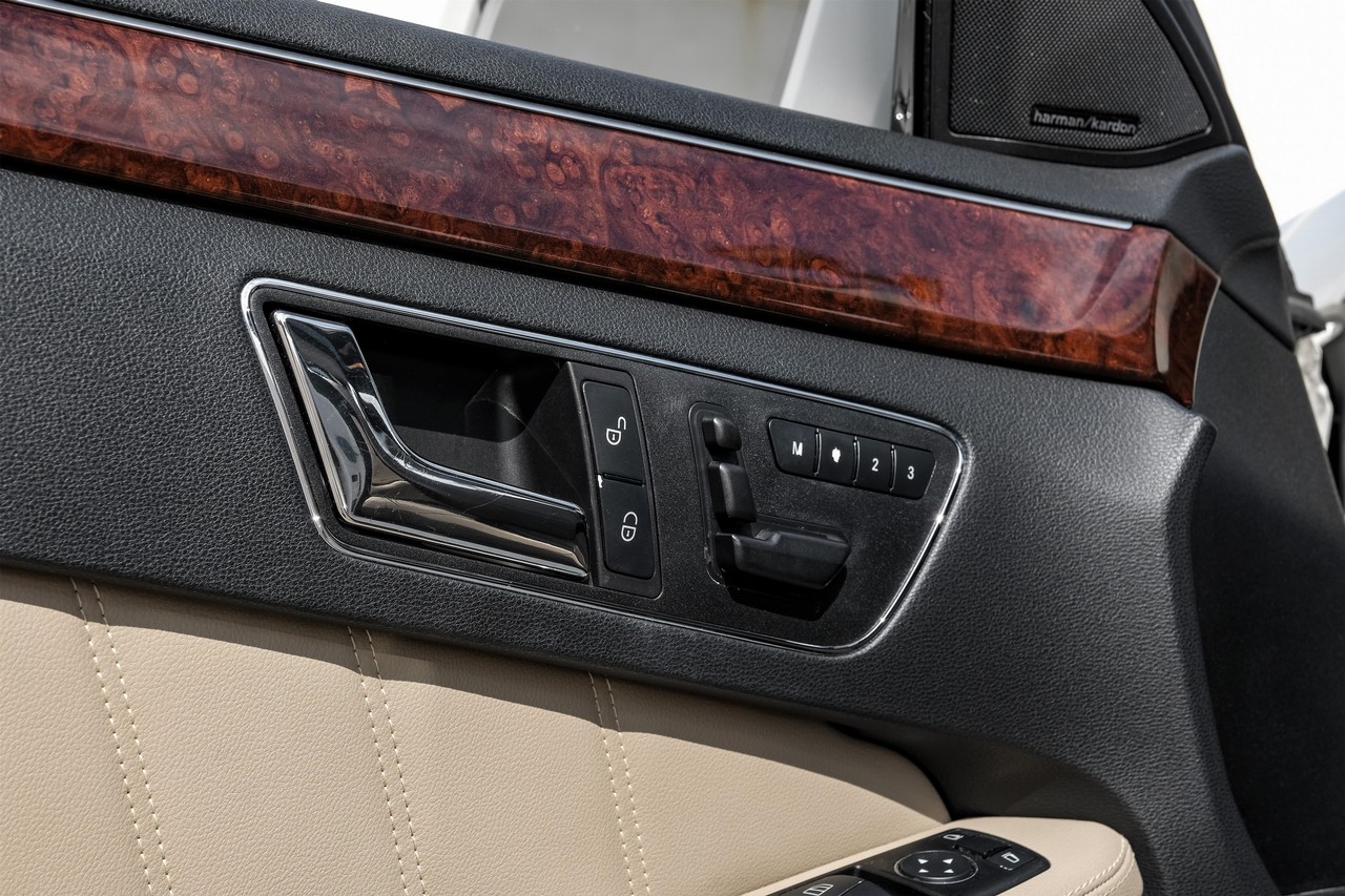 Mercedes-Benz E-Class Vehicle Main Gallery Image 37