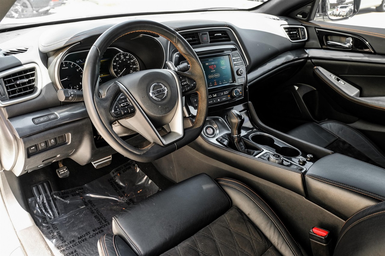 Nissan Maxima Vehicle Main Gallery Image 03