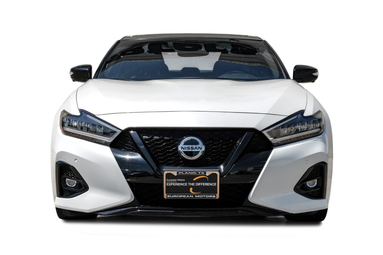 Nissan Maxima Vehicle Main Gallery Image 05