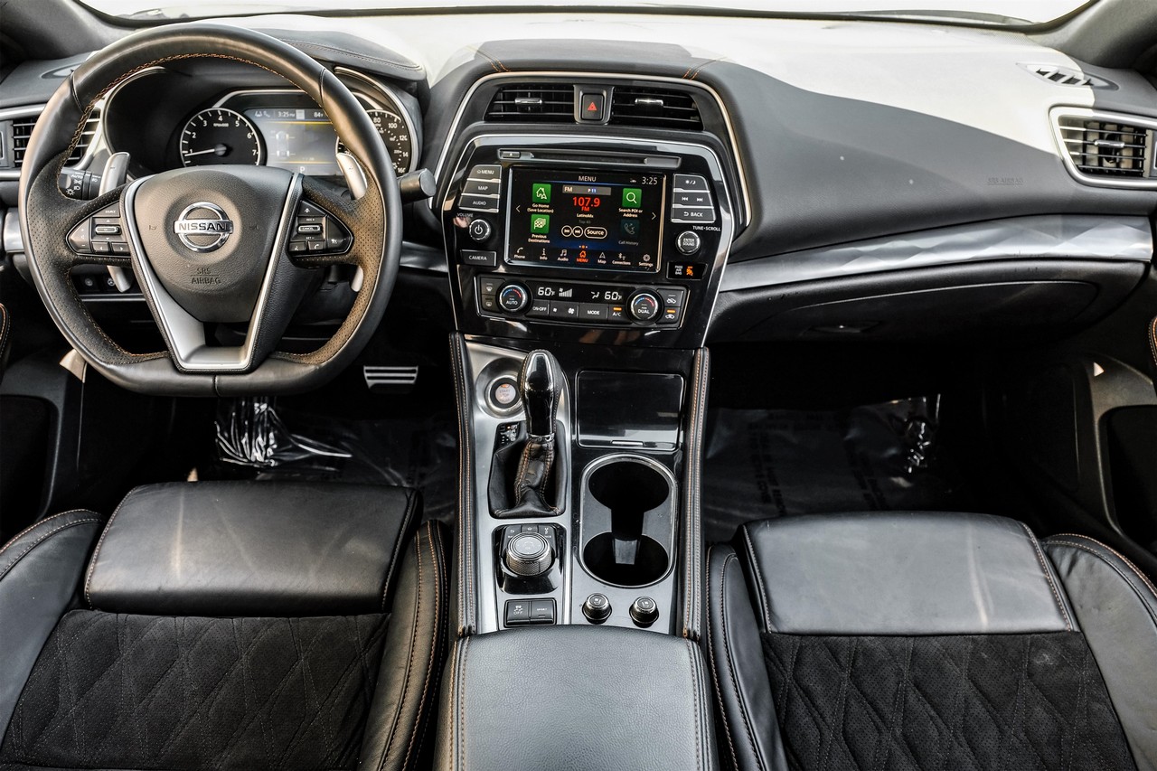Nissan Maxima Vehicle Main Gallery Image 13