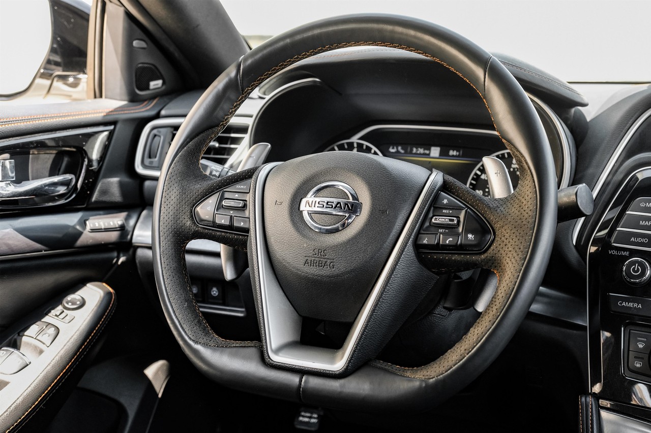 Nissan Maxima Vehicle Main Gallery Image 15
