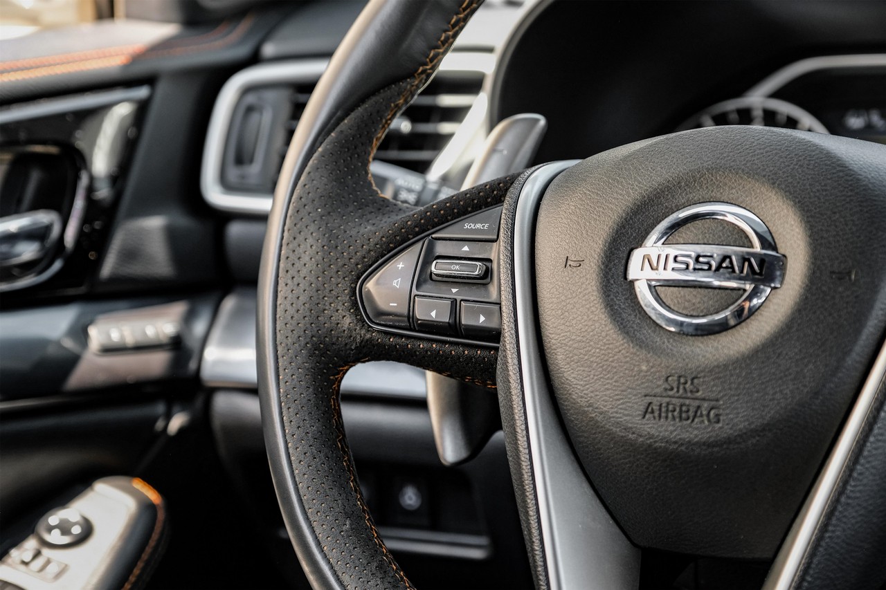Nissan Maxima Vehicle Main Gallery Image 16