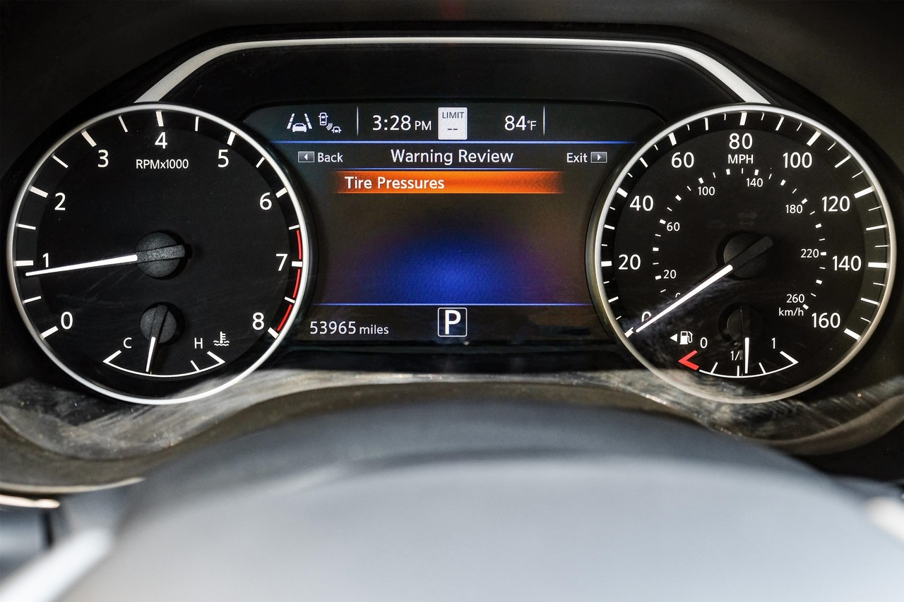 Nissan Maxima Vehicle Main Gallery Image 18