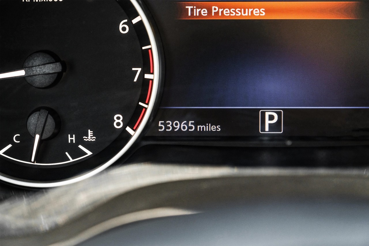 Nissan Maxima Vehicle Main Gallery Image 19