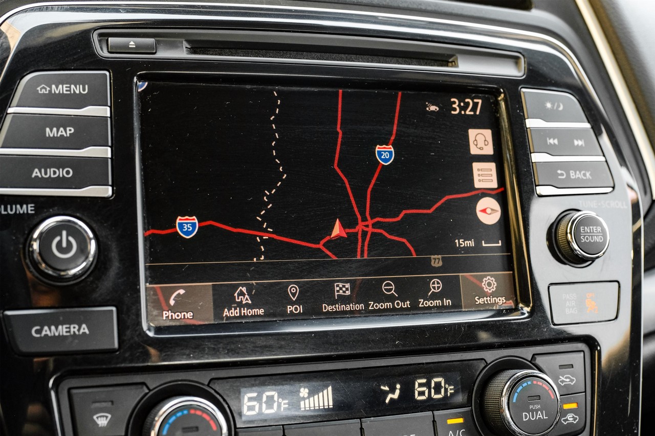 Nissan Maxima Vehicle Main Gallery Image 20