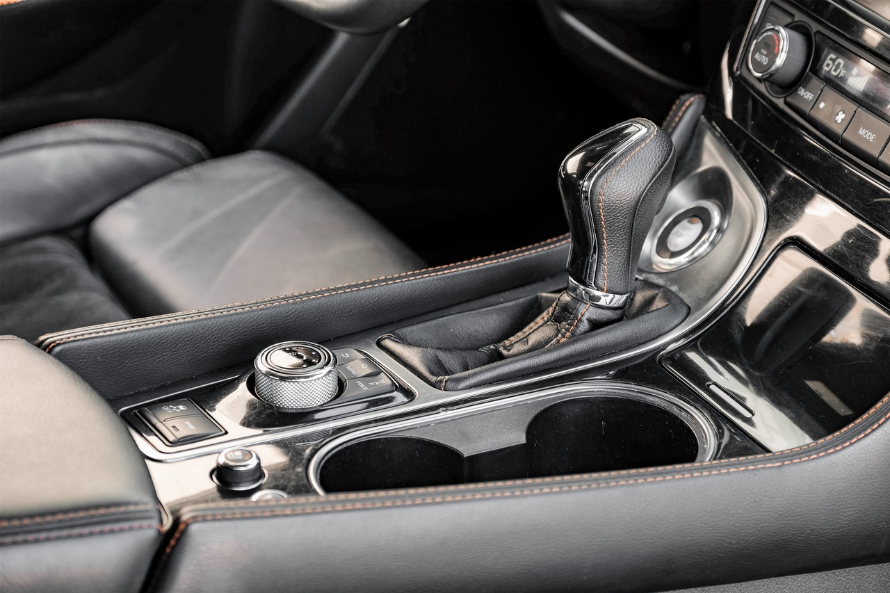 Nissan Maxima Vehicle Main Gallery Image 22