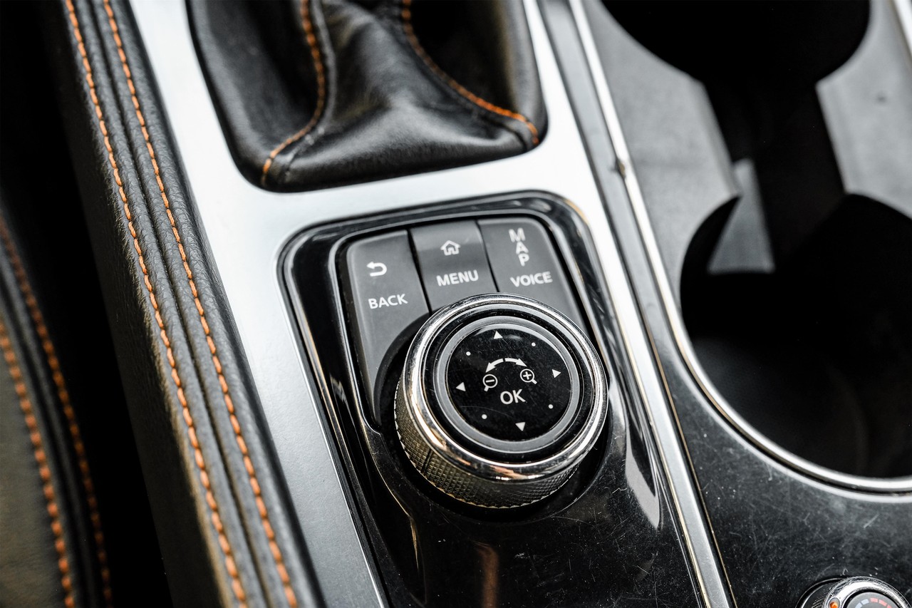 Nissan Maxima Vehicle Main Gallery Image 24