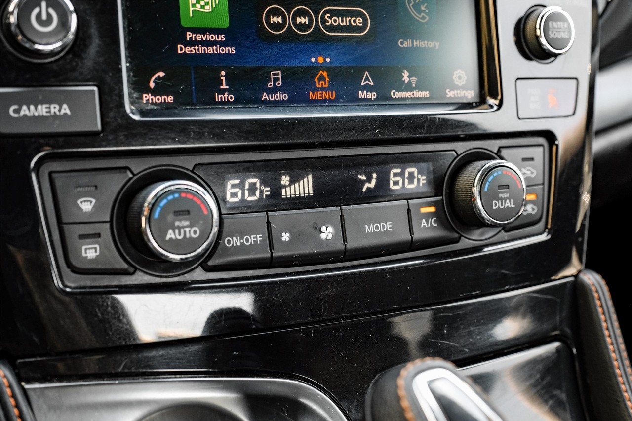 Nissan Maxima Vehicle Main Gallery Image 25