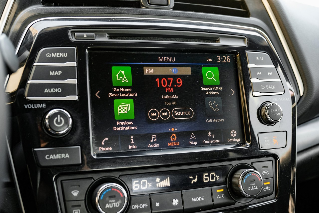 Nissan Maxima Vehicle Main Gallery Image 27