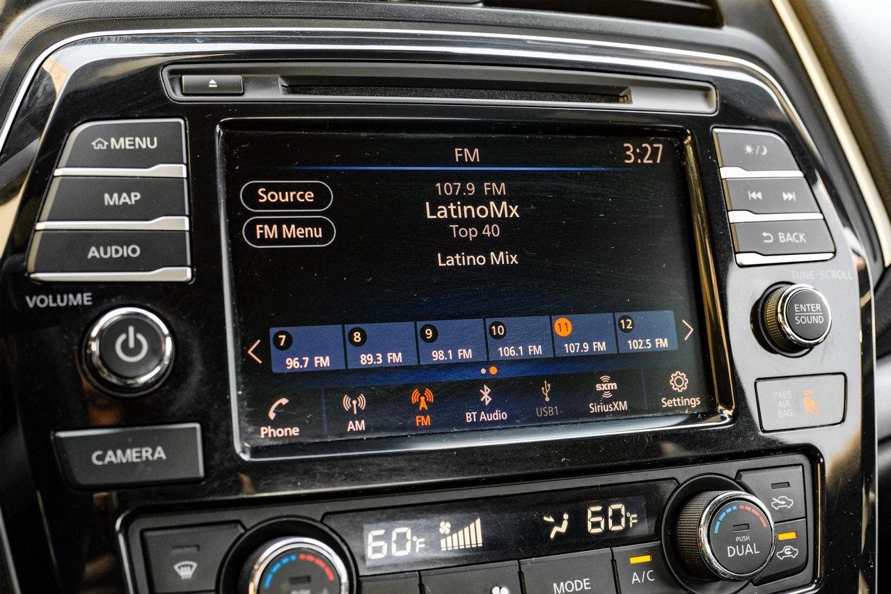 Nissan Maxima Vehicle Main Gallery Image 28