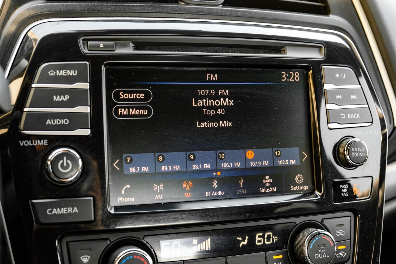 Nissan Maxima Vehicle Main Gallery Image 31