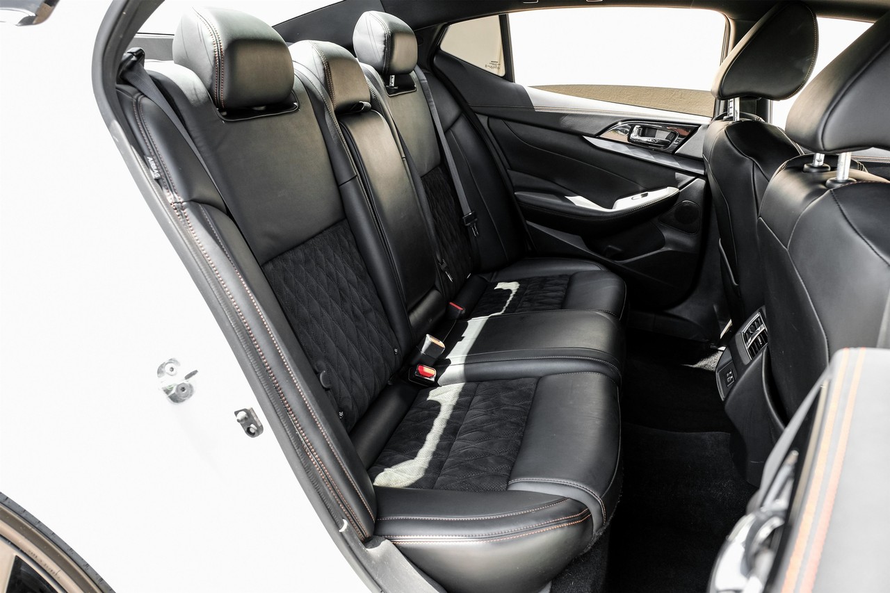 Nissan Maxima Vehicle Main Gallery Image 35