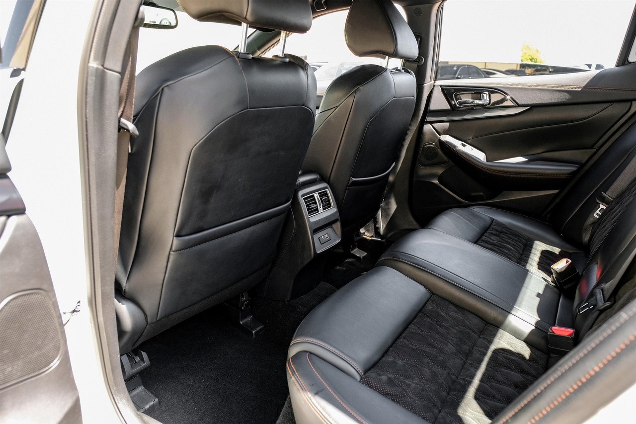 Nissan Maxima Vehicle Main Gallery Image 37