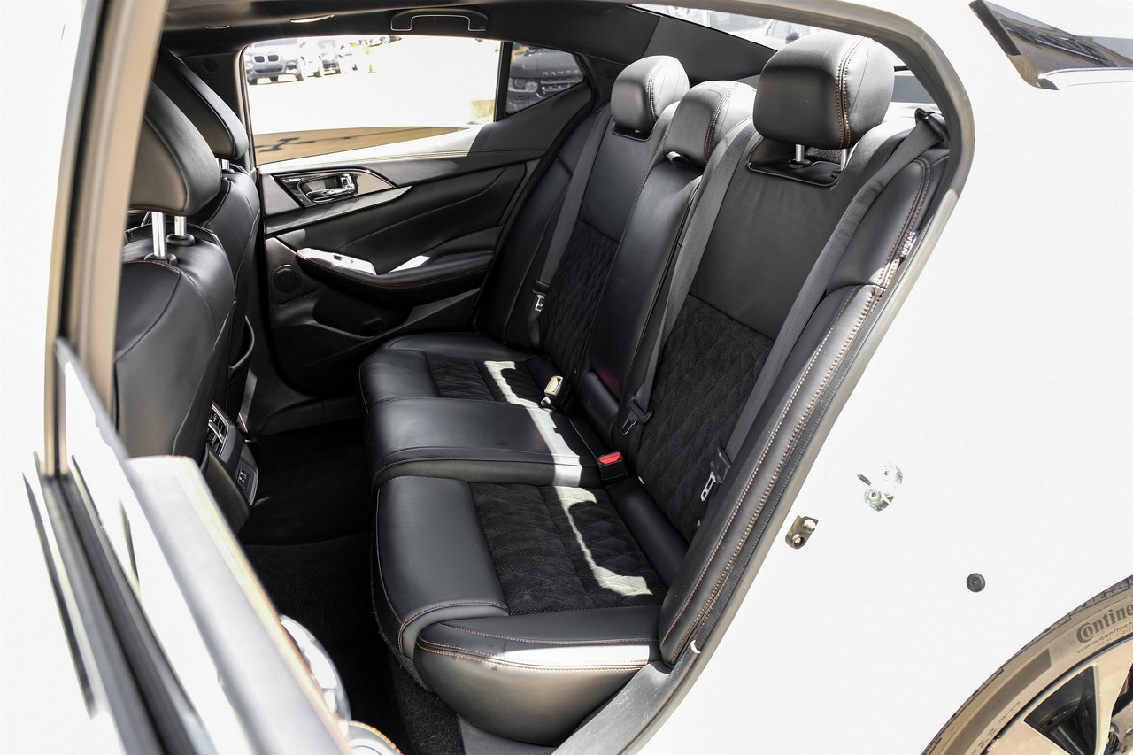 Nissan Maxima Vehicle Main Gallery Image 38