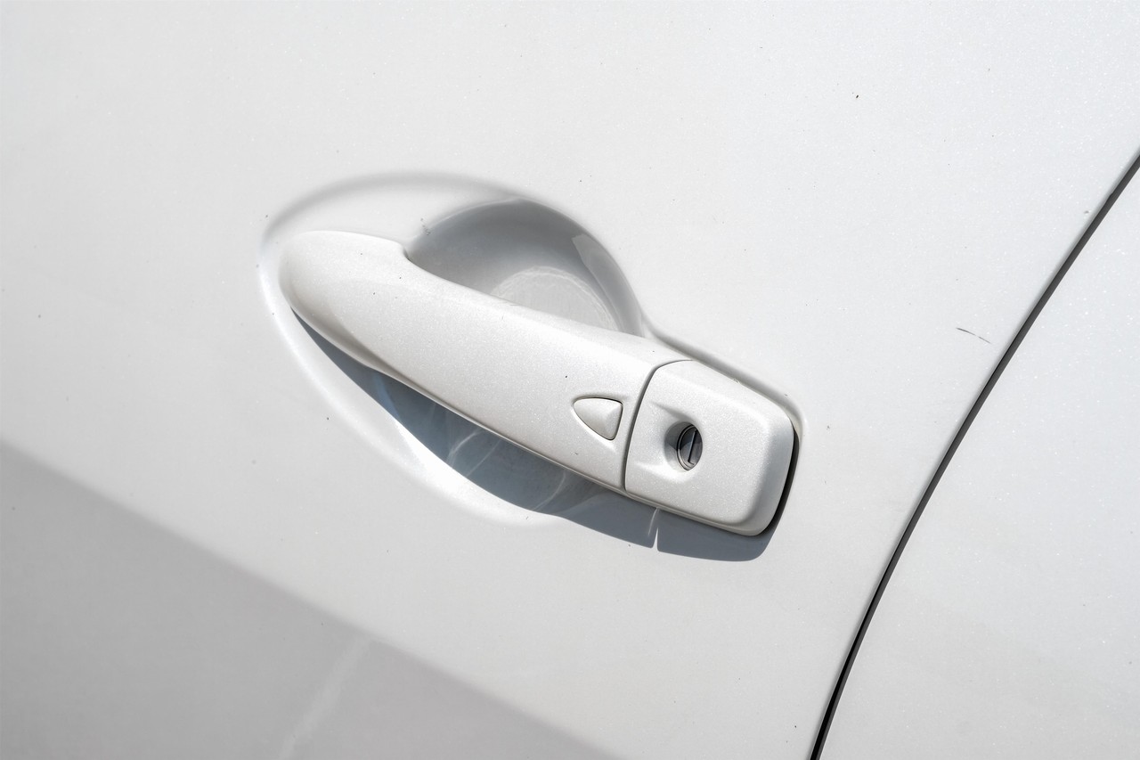Nissan Maxima Vehicle Main Gallery Image 39