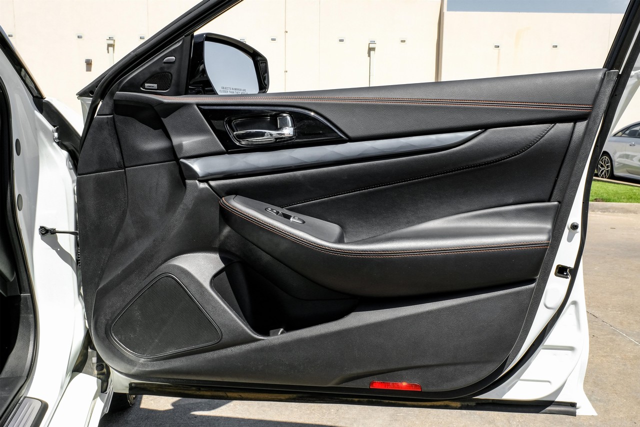Nissan Maxima Vehicle Main Gallery Image 43