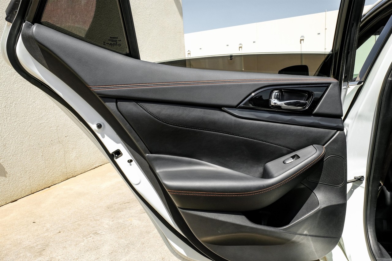 Nissan Maxima Vehicle Main Gallery Image 44