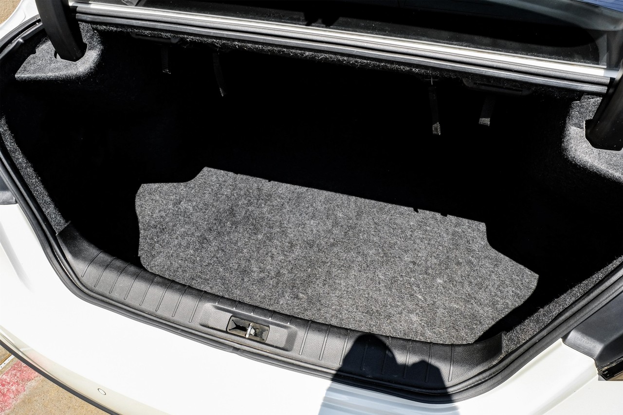 Nissan Maxima Vehicle Main Gallery Image 48