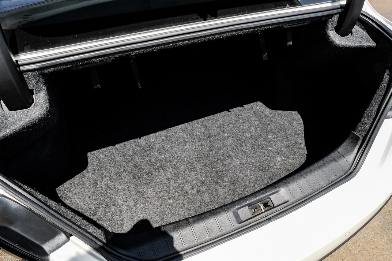 Nissan Maxima Vehicle Main Gallery Image 49