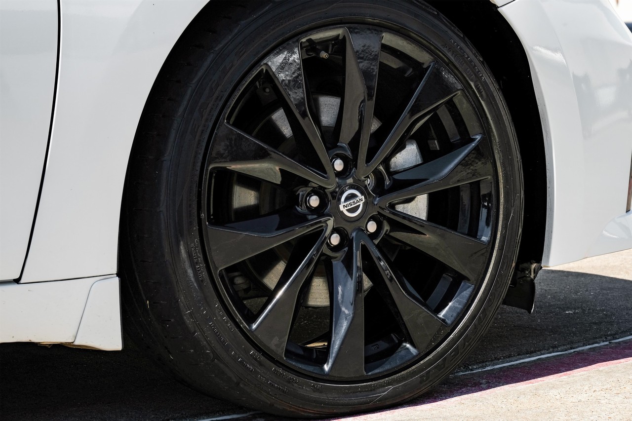 Nissan Maxima Vehicle Main Gallery Image 51
