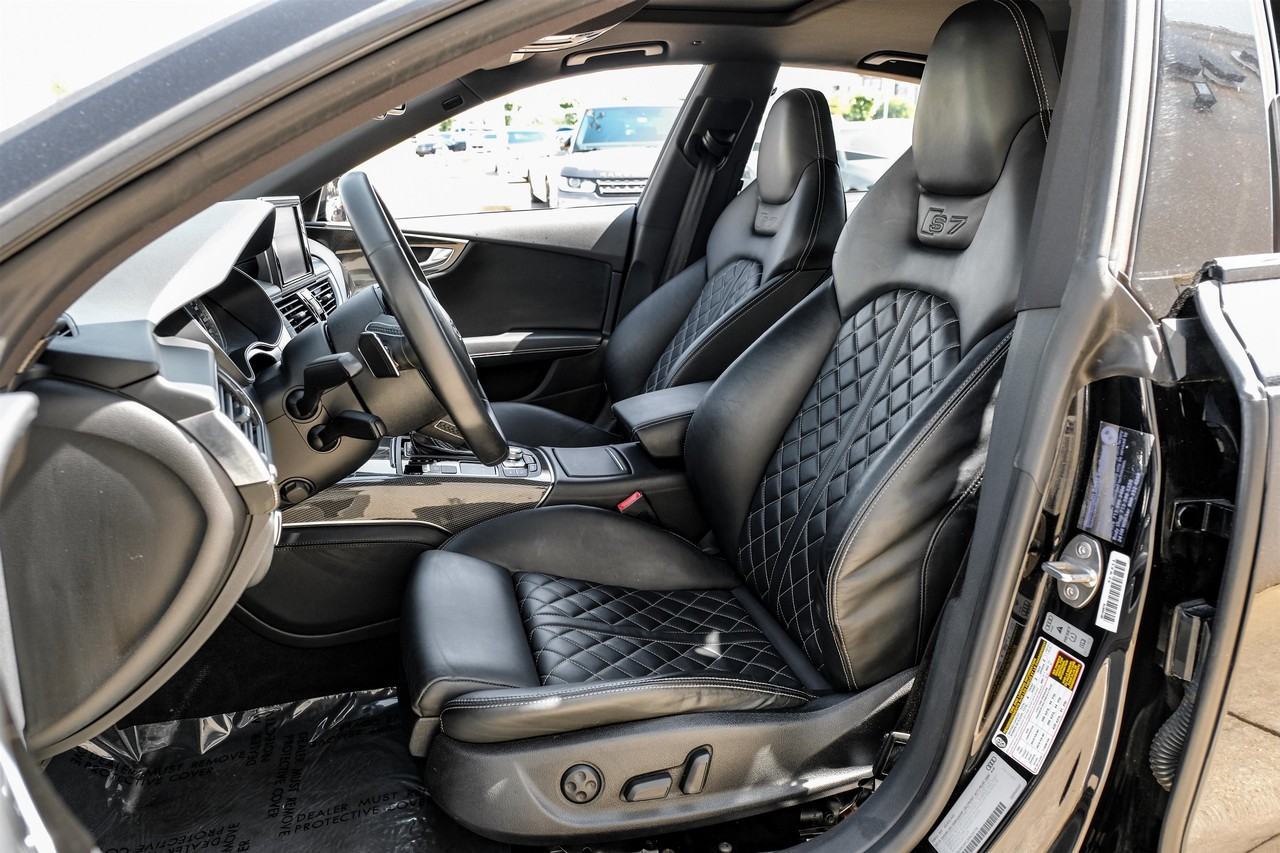Audi S7 Vehicle Main Gallery Image 04