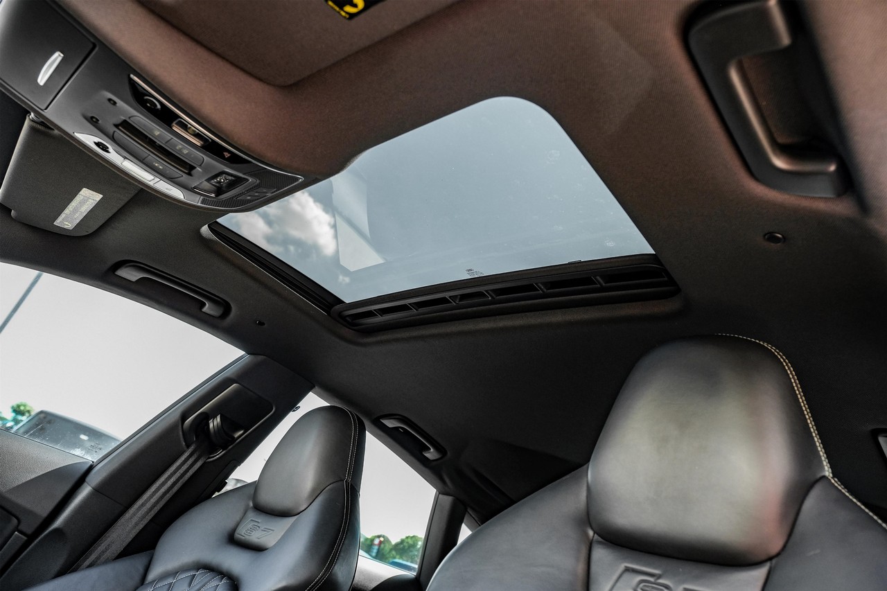 Audi S7 Vehicle Main Gallery Image 05