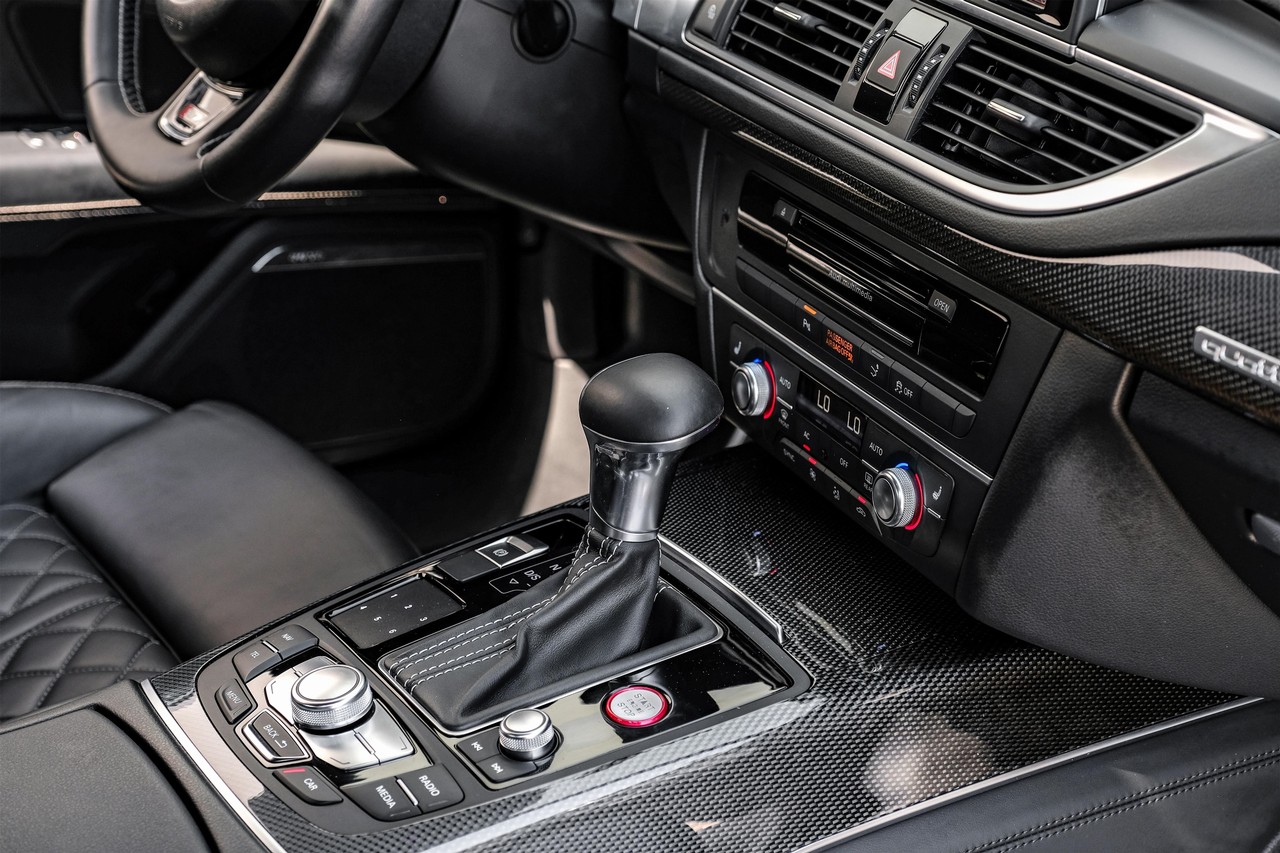 Audi S7 Vehicle Main Gallery Image 24