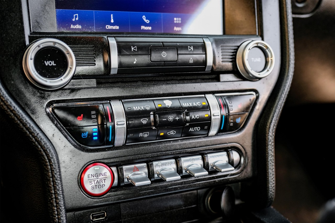 Ford Mustang Vehicle Main Gallery Image 21