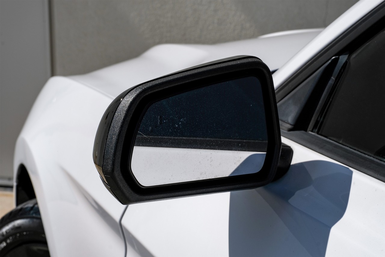 Ford Mustang Vehicle Main Gallery Image 32