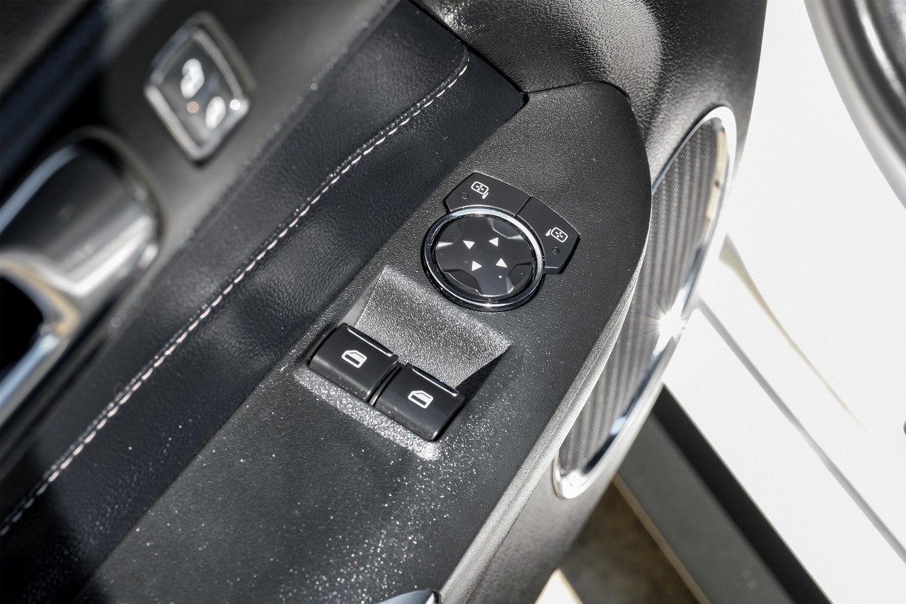 Ford Mustang Vehicle Main Gallery Image 34