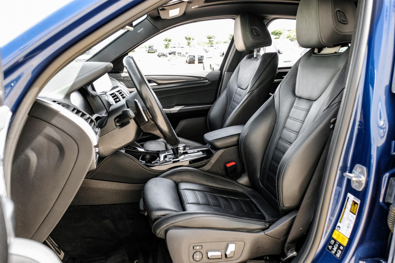 BMW X4 Vehicle Main Gallery Image 04