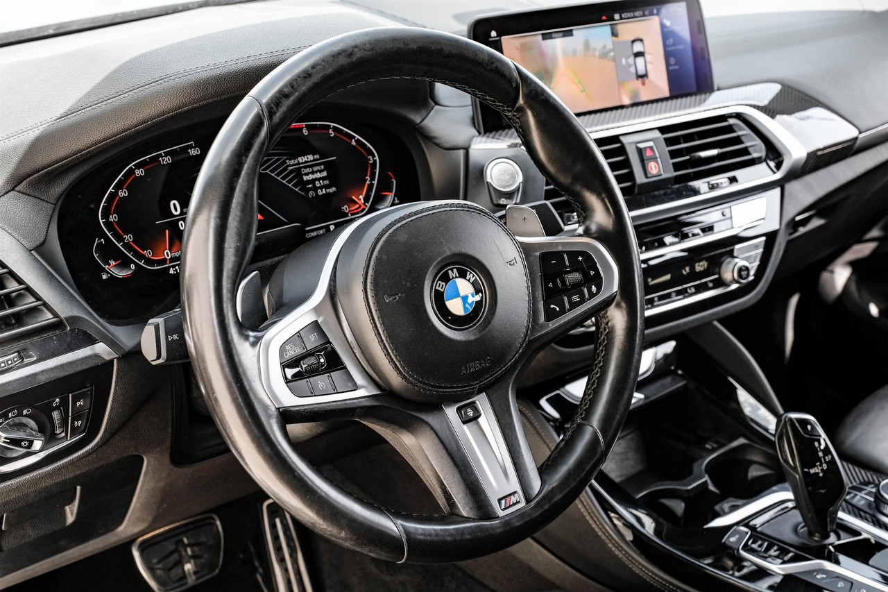 BMW X4 Vehicle Main Gallery Image 16