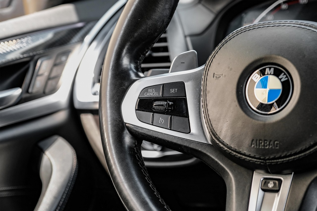 BMW X4 Vehicle Main Gallery Image 18