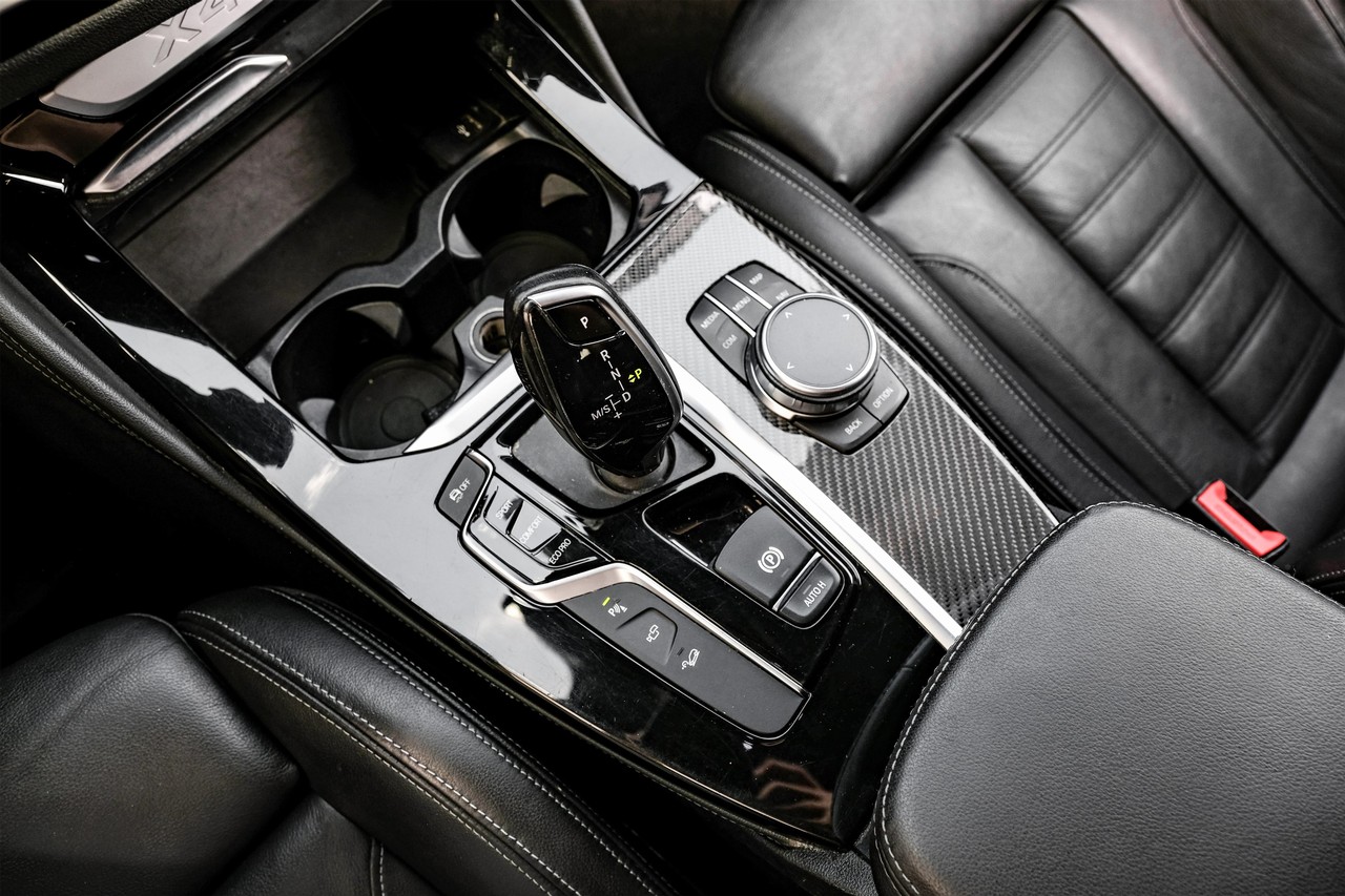 BMW X4 Vehicle Main Gallery Image 23