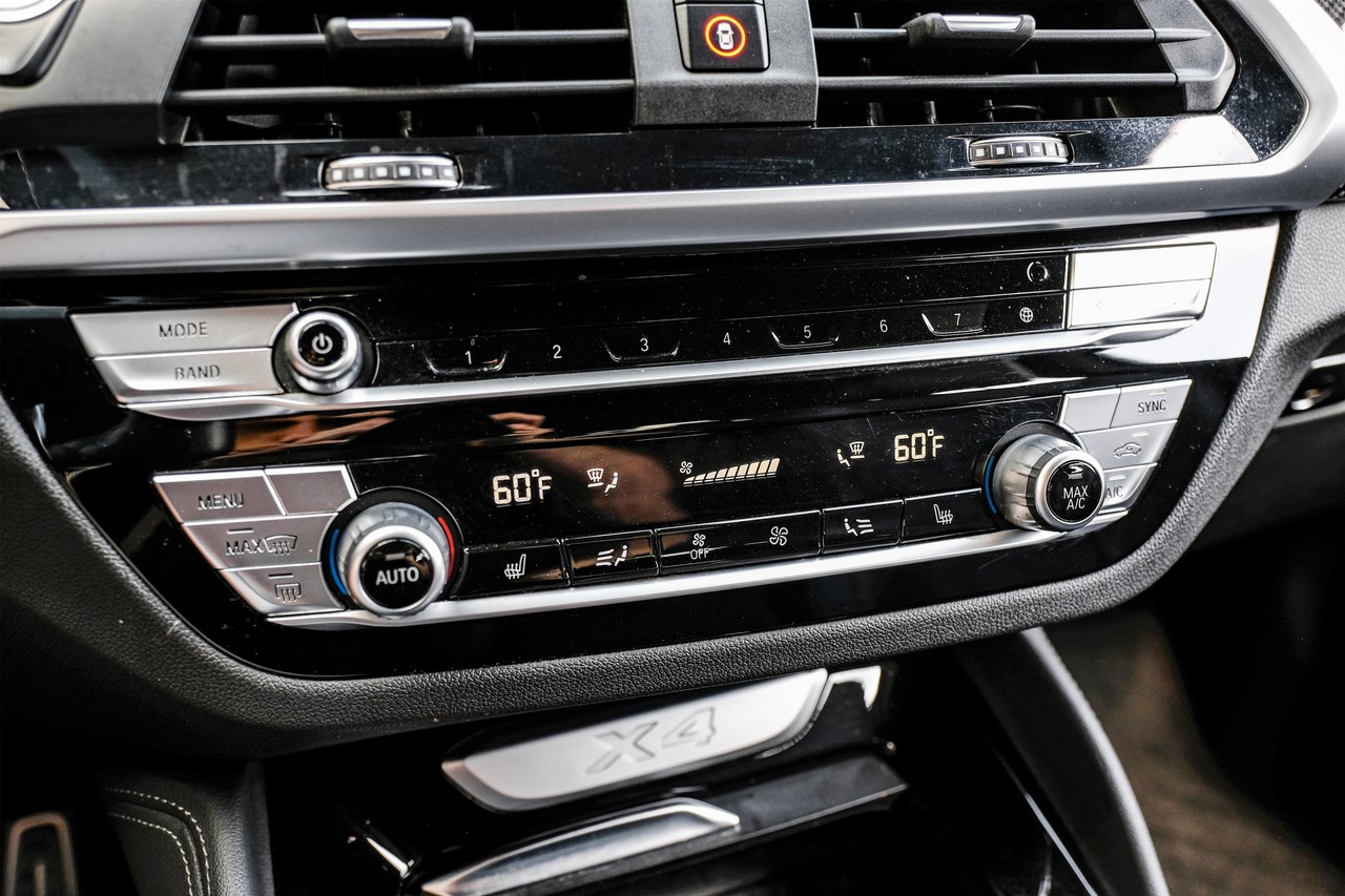 BMW X4 Vehicle Main Gallery Image 24