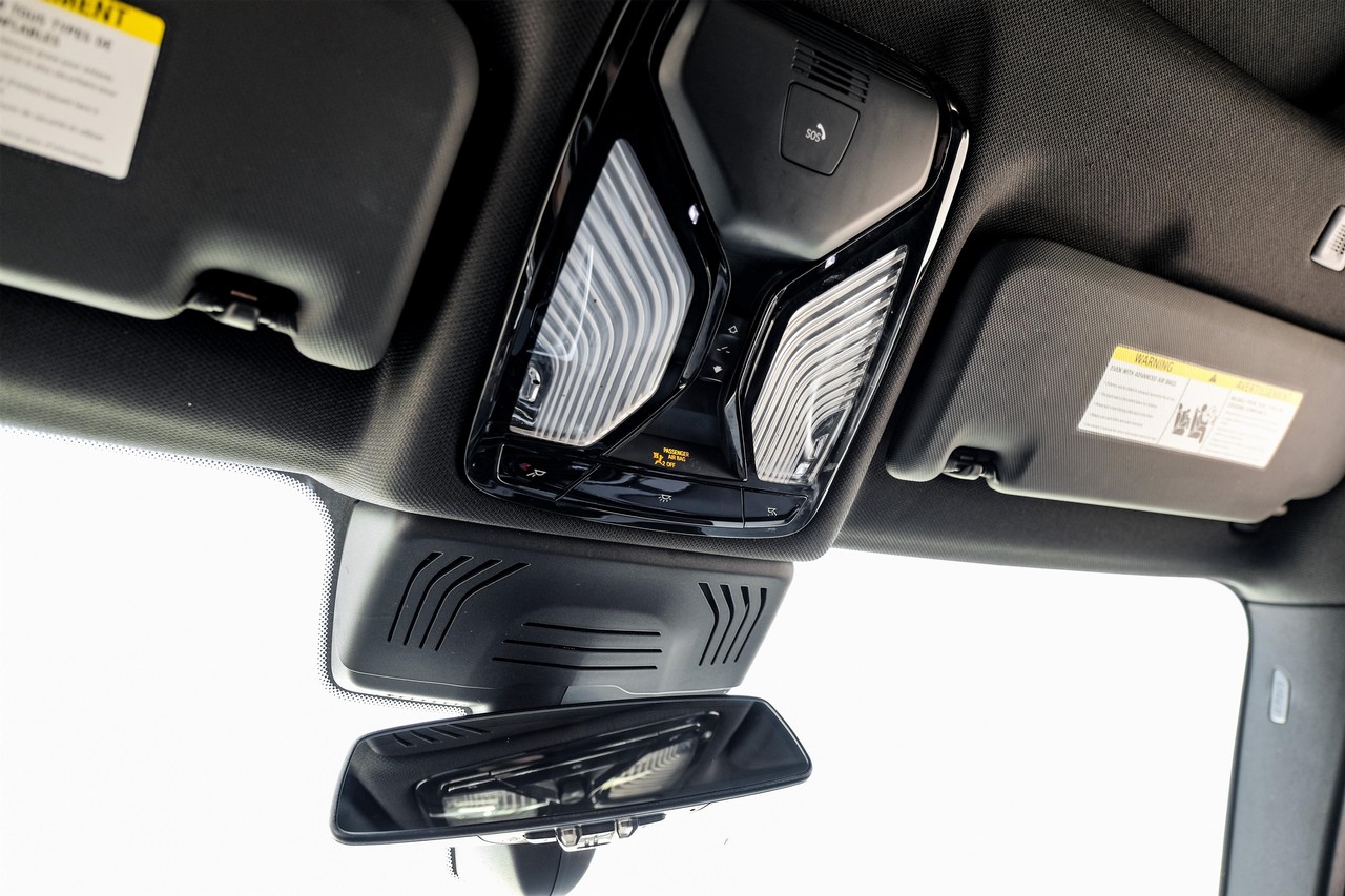 BMW X4 Vehicle Main Gallery Image 25