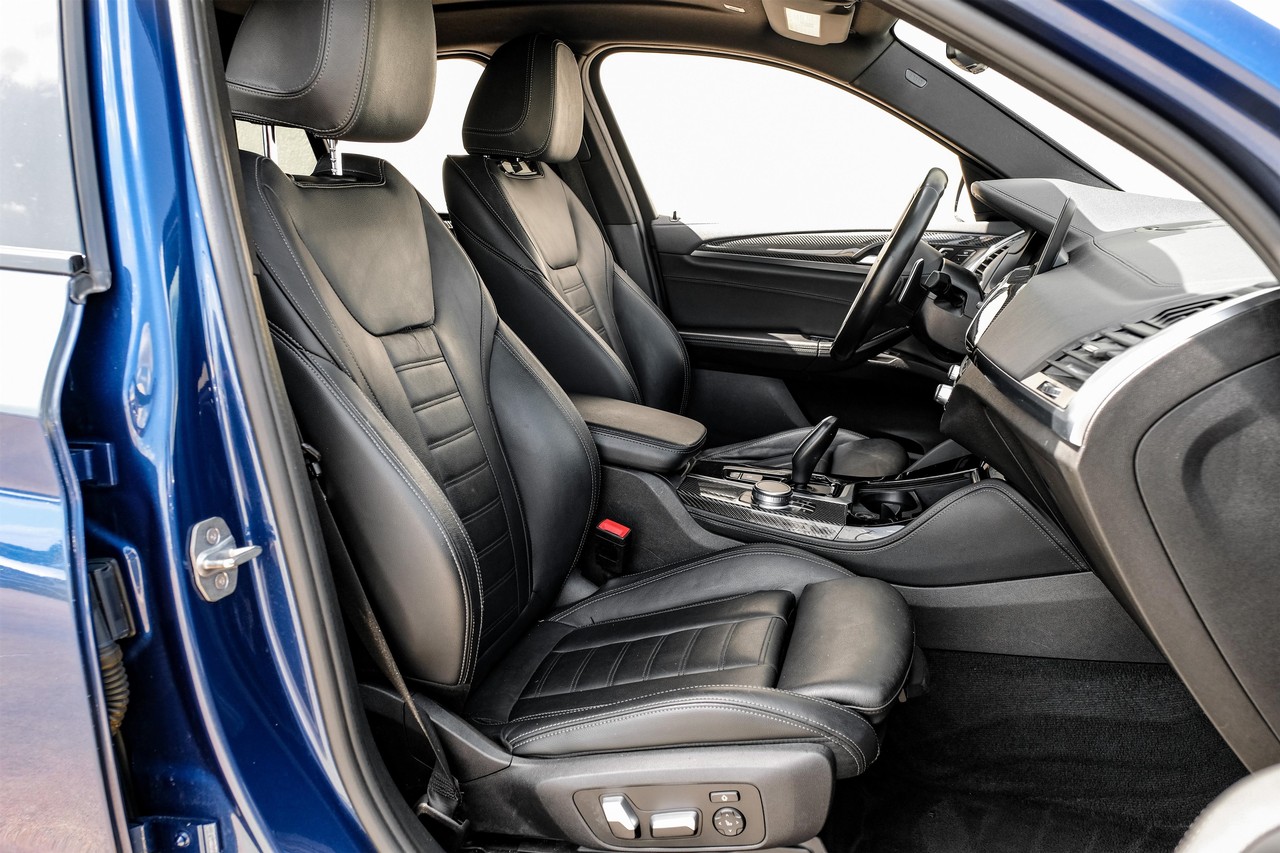 BMW X4 Vehicle Main Gallery Image 32