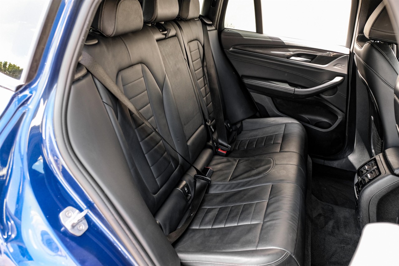 BMW X4 Vehicle Main Gallery Image 33