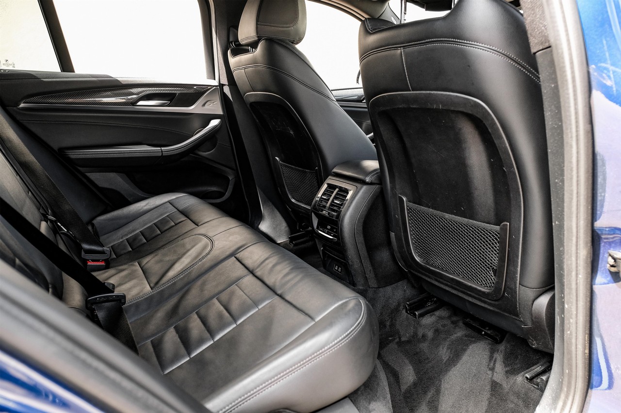 BMW X4 Vehicle Main Gallery Image 34
