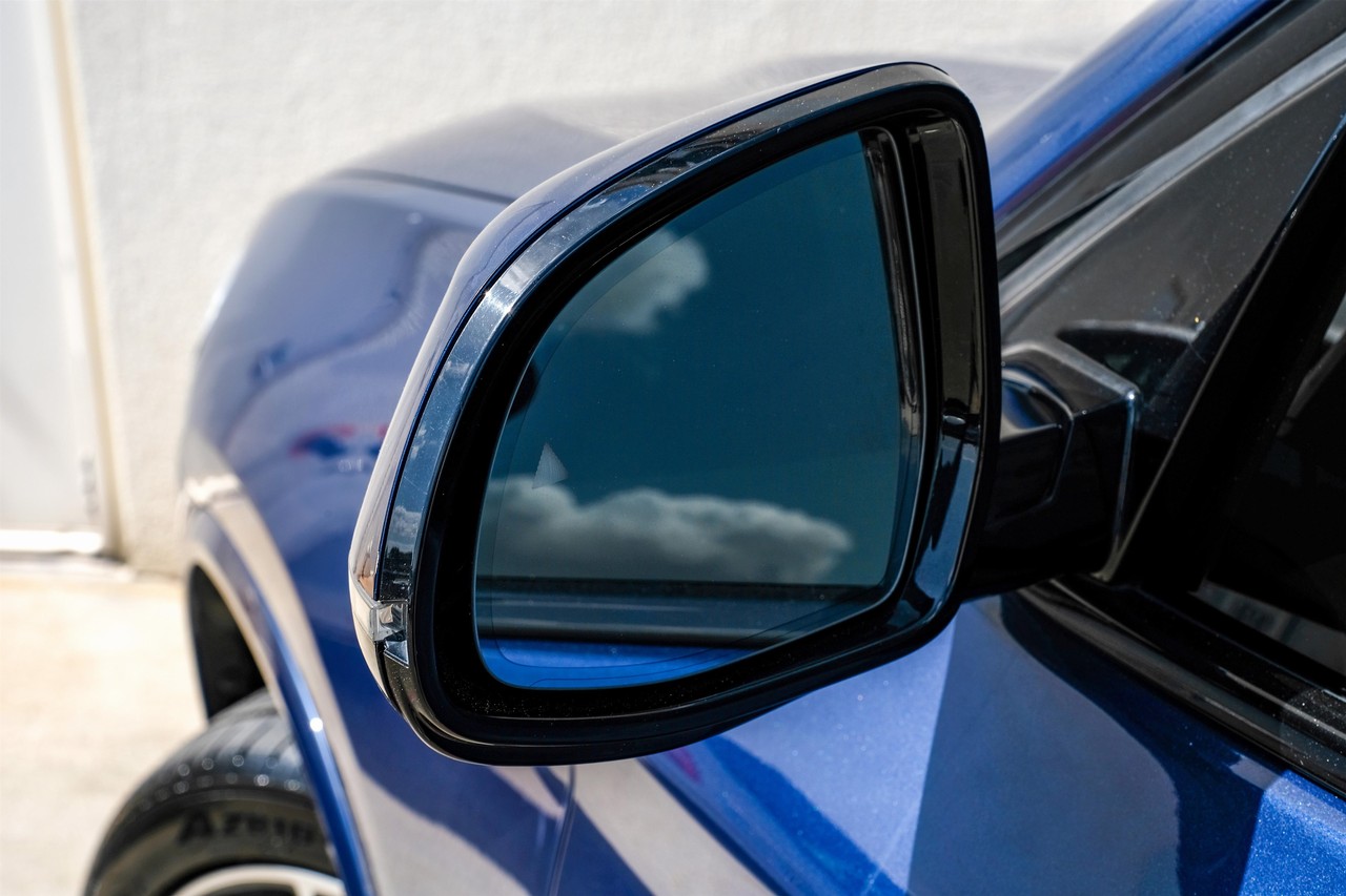 BMW X4 Vehicle Main Gallery Image 38
