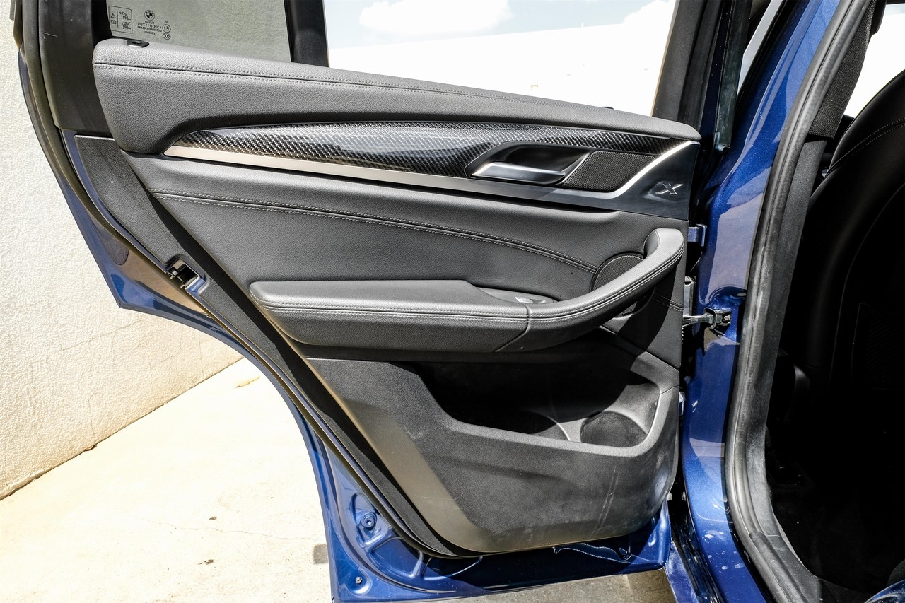 BMW X4 Vehicle Main Gallery Image 42