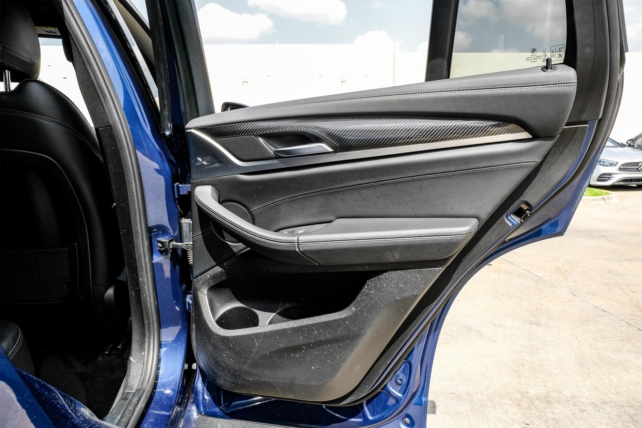 BMW X4 Vehicle Main Gallery Image 43
