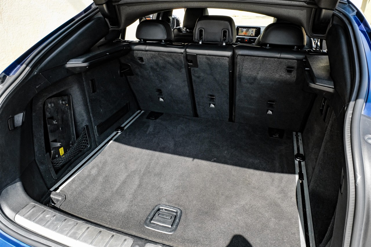 BMW X4 Vehicle Main Gallery Image 46