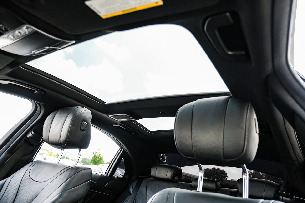 Mercedes-Benz S 550e Vehicle Main Gallery Image 05
