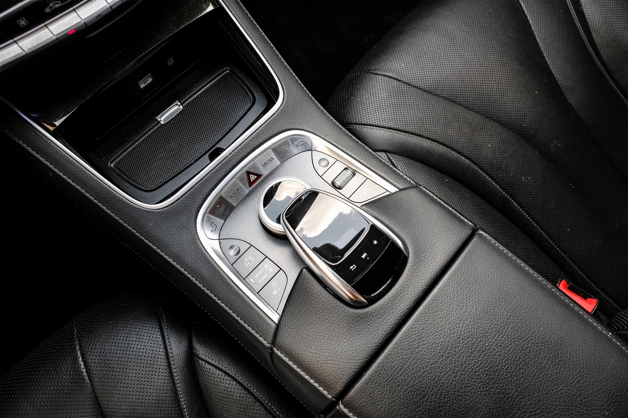Mercedes-Benz S 550e Vehicle Main Gallery Image 22