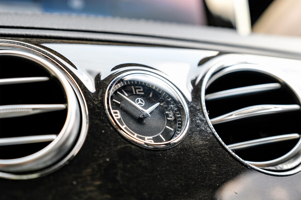 Mercedes-Benz S 550e Vehicle Main Gallery Image 24