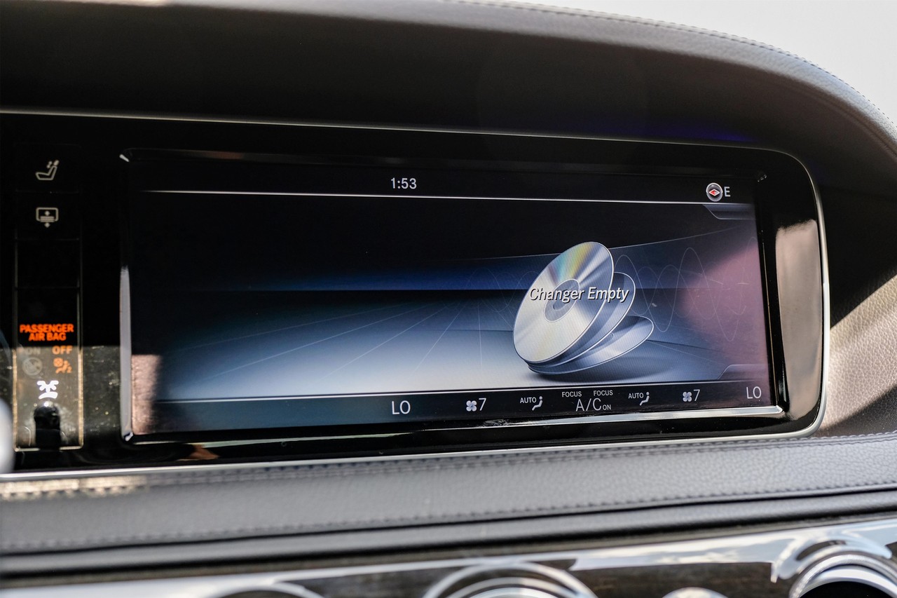 Mercedes-Benz S 550e Vehicle Main Gallery Image 29