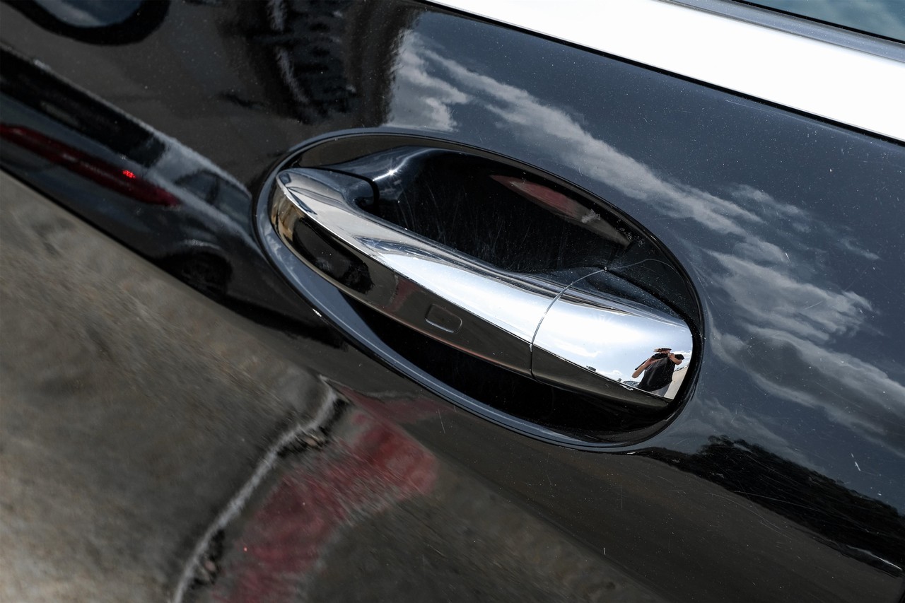 Mercedes-Benz S 550e Vehicle Main Gallery Image 36