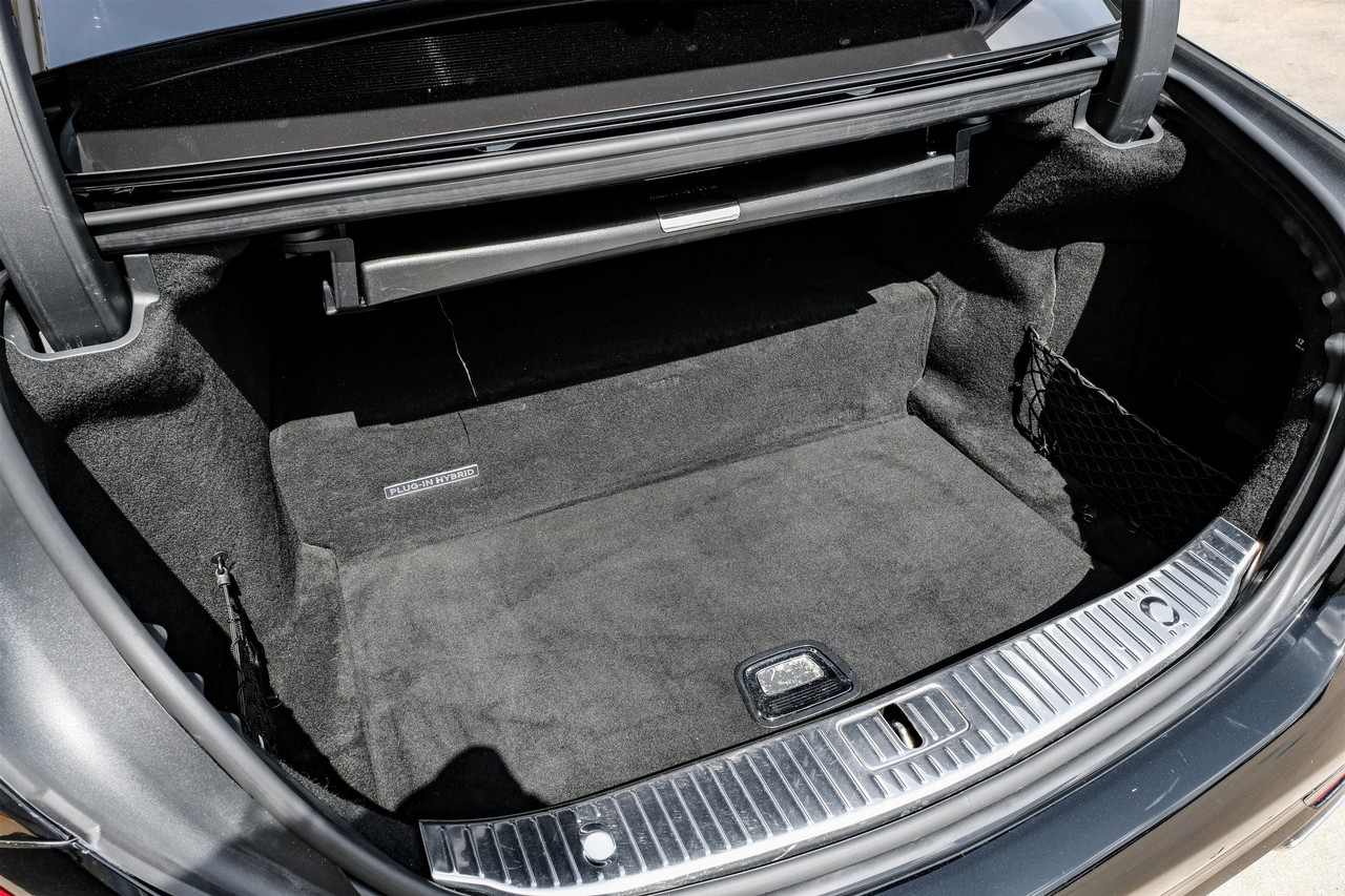 Mercedes-Benz S 550e Vehicle Main Gallery Image 46